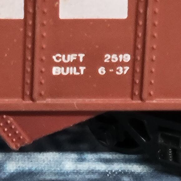 H.O scale 4 bottom hopper with foam rocks brown and white - Picture 4 of 8